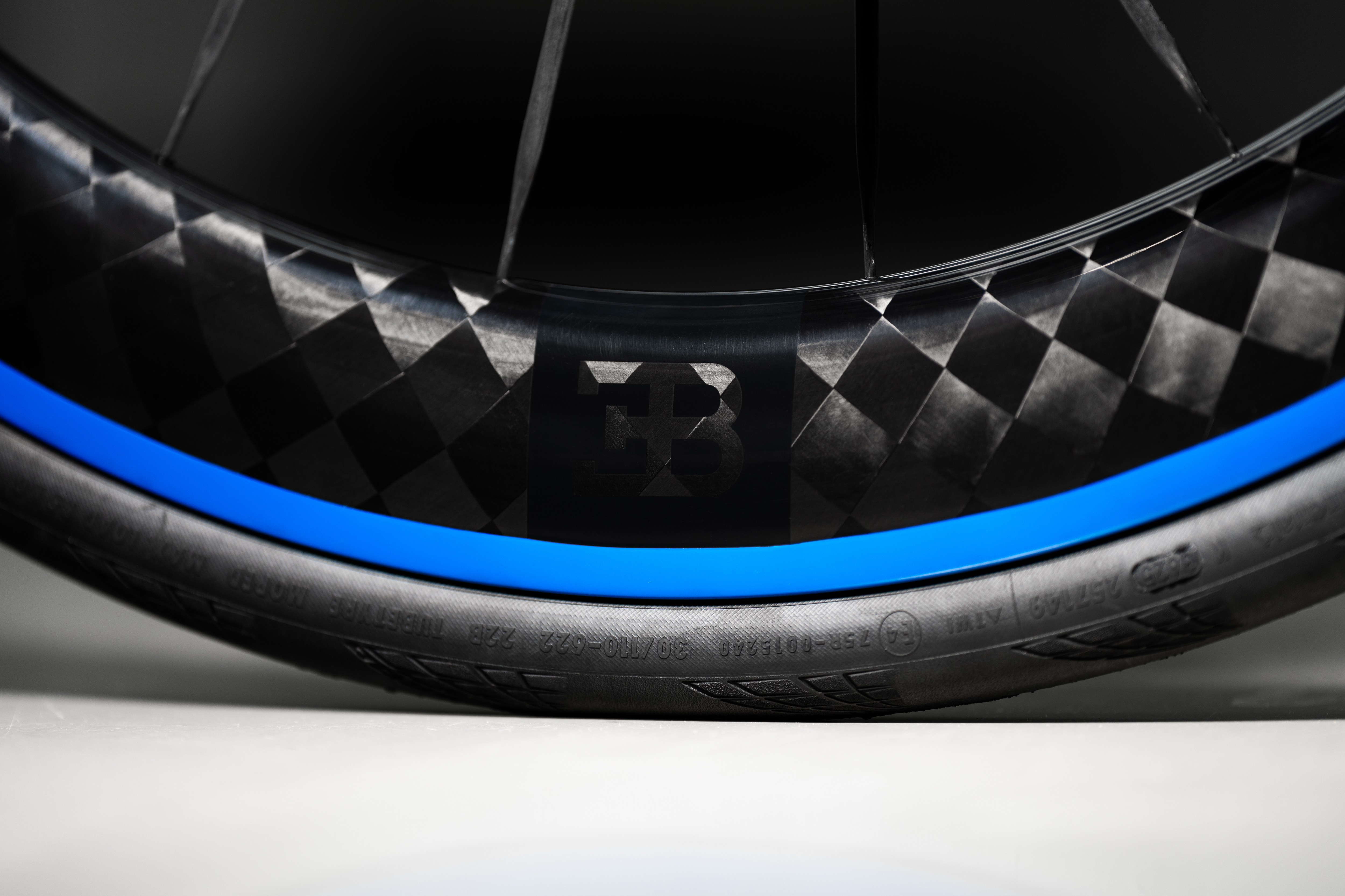 Die Black Inc Bugatti Hyper 62-Räder wurden als Pendant eines Bugatti-Hypercar-Radsatzes für den Radsport konzipiert.